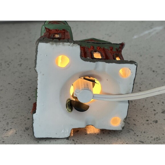 Dickens Keepsakes Heartland Valley Village Church Lighted House w/ Light - Picture 7 of 9